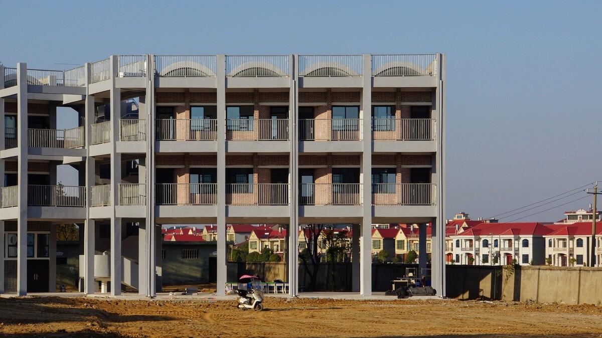 沿江乡村学校 / DOMAT