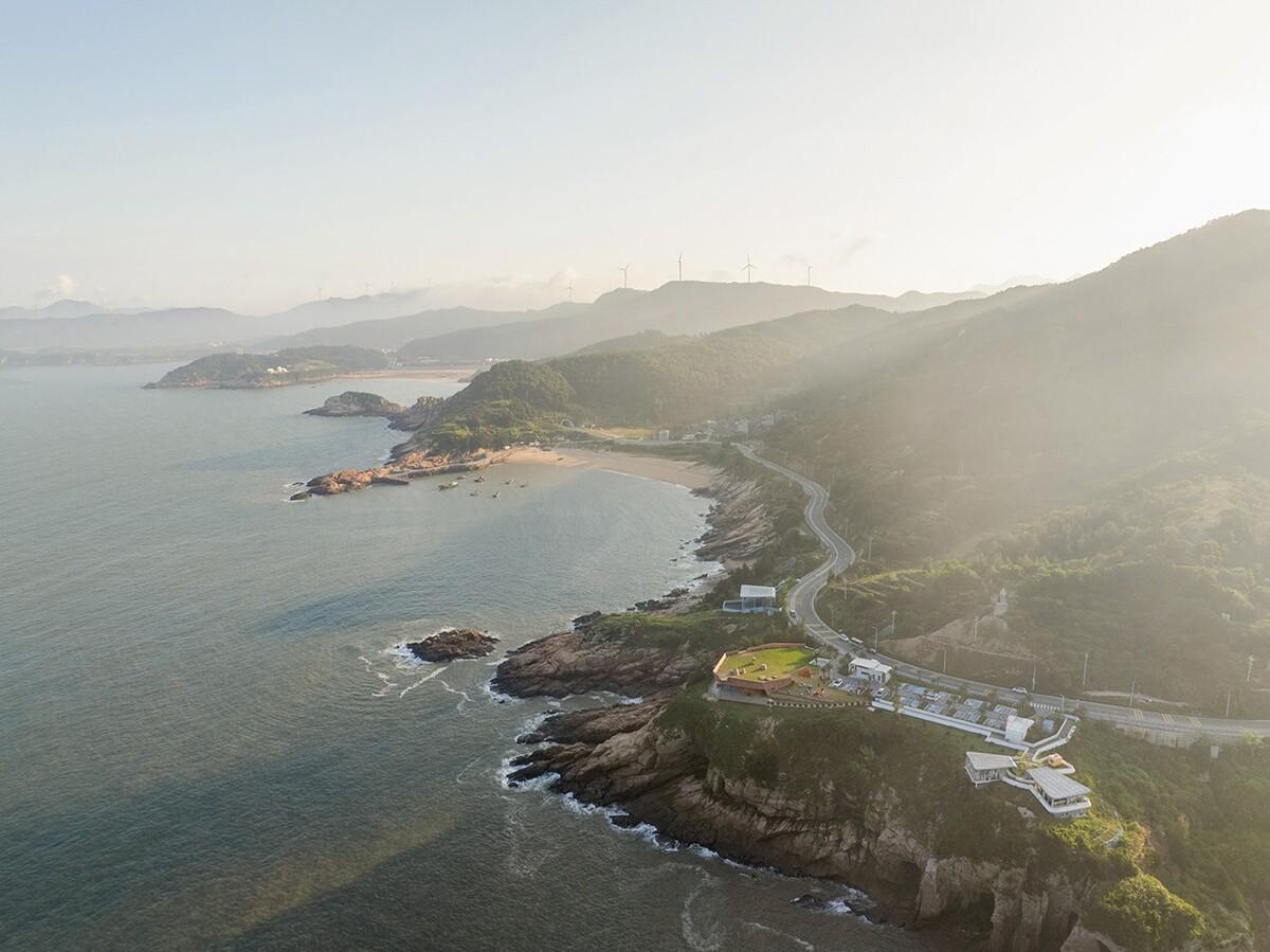 隐于地下，可观沧海： “洞见•蓝”空间 / 三文建筑&何崴工作室