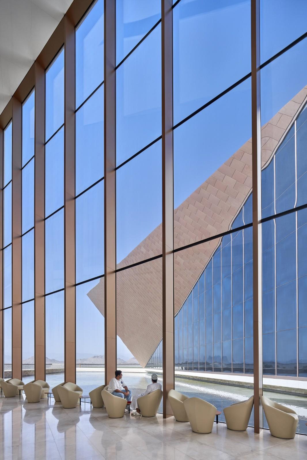 跨时代的阿曼博物馆 / COX Architecture