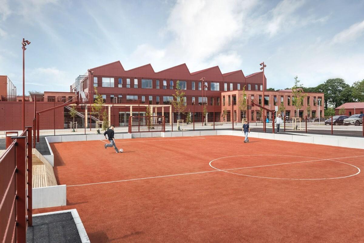 Dybkær 学校 / Sweco Architects