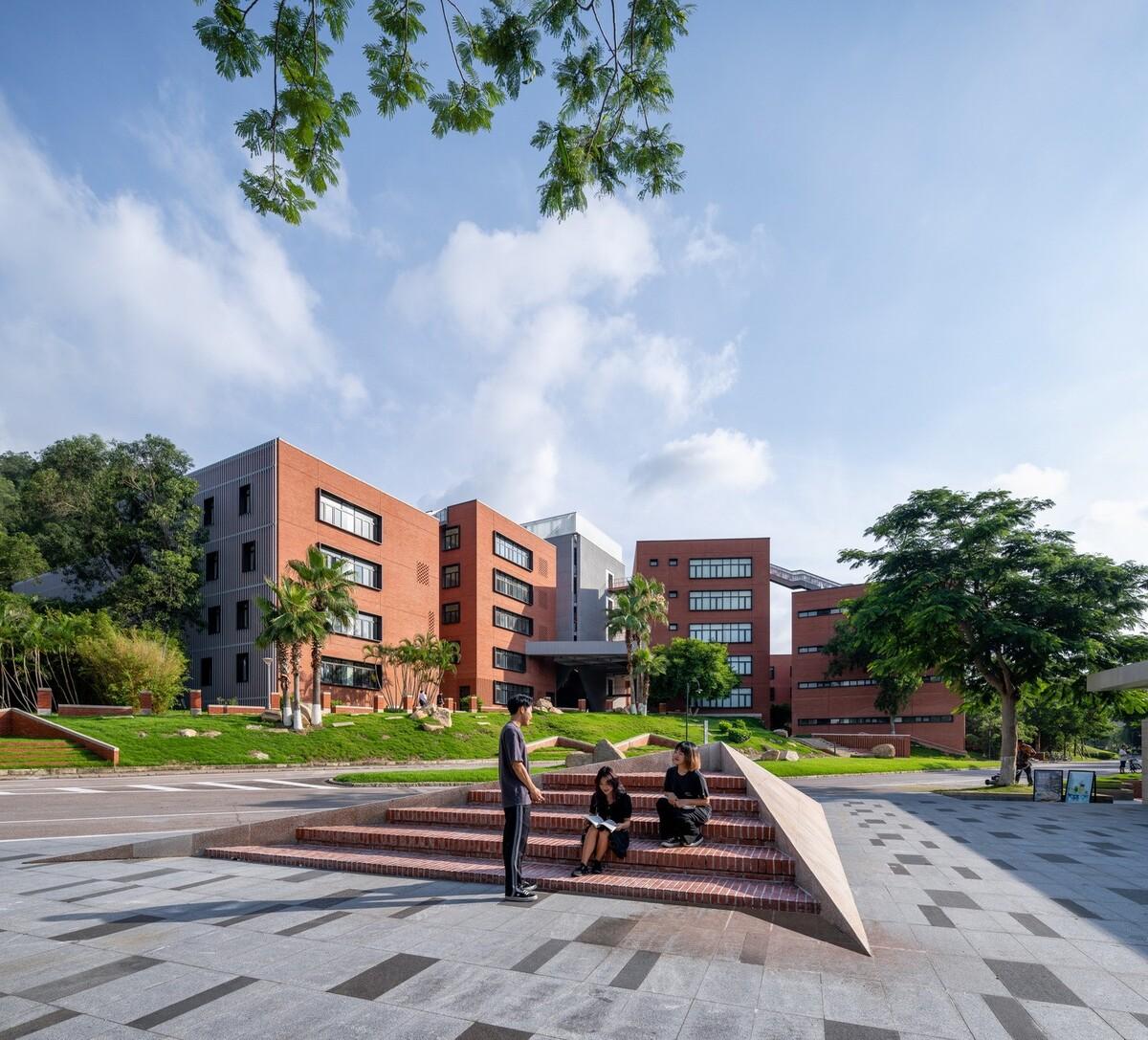 北京师范大学珠海校区元白楼 / 清华大学建筑设计研究院