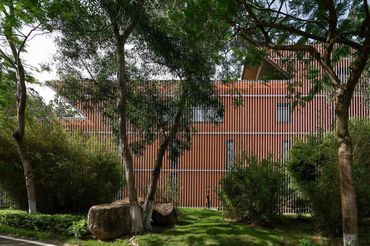 北京师范大学珠海校区元白楼 / 清华大学建筑设计研究院