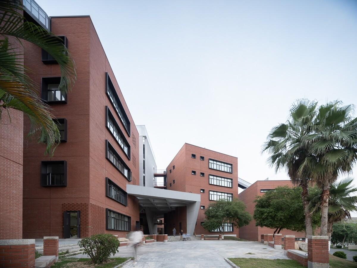 北京师范大学珠海校区元白楼 / 清华大学建筑设计研究院