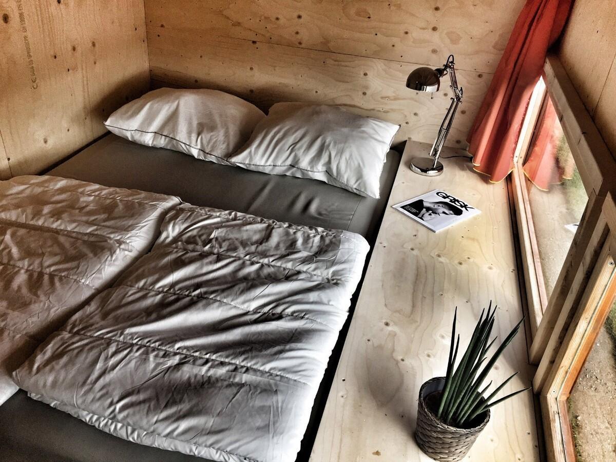 由火车车厢改造，这个HOTEL只有一个房间！