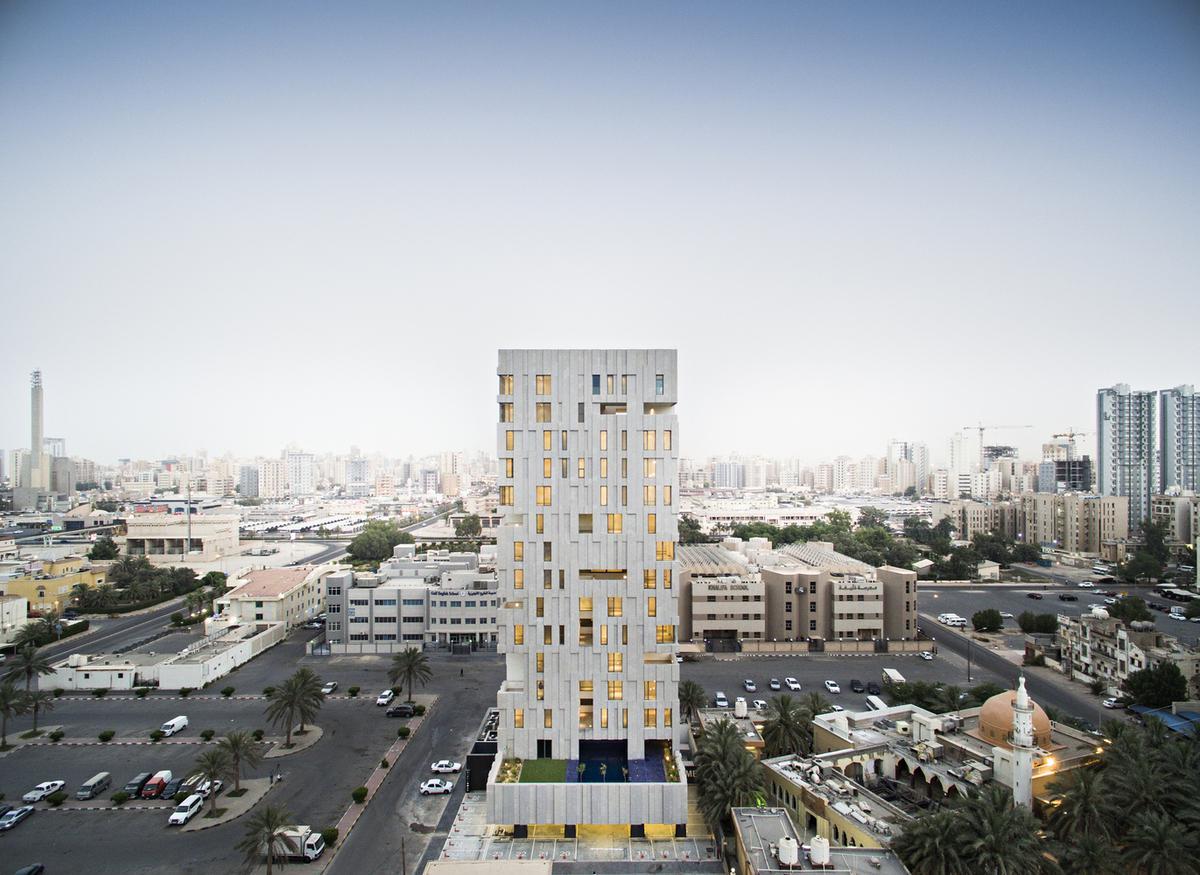 AGI_WAFRA_TOWER_KUWAIT_270517_1942.jpg