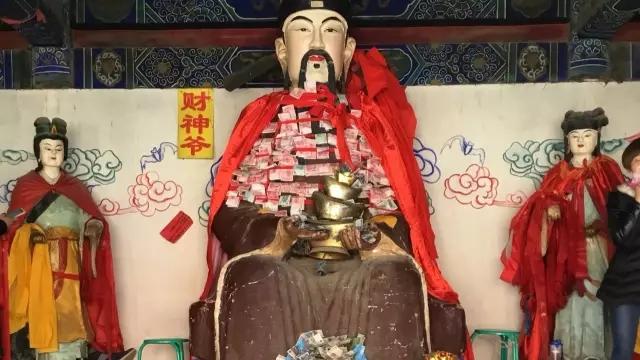 他奶奶的庙究竟比少林寺牛在什么地方？