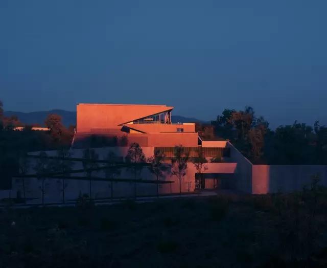 效果图3万一张，ZAHA、BIG、隈研吾找他们画图也得排队等位