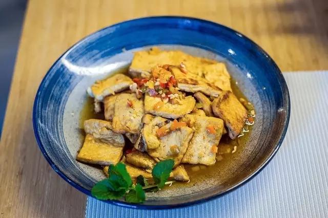 安缦设计师又出神作，居然在90岁老奶奶的“土坯房”里搞起了农家乐？
