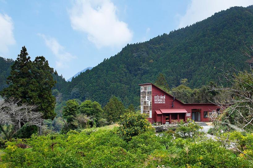 hiroshi-nakamura-NAP-architects-kamikatz-public-house-micro-brewery-japan-designboom-02 (1).jpg