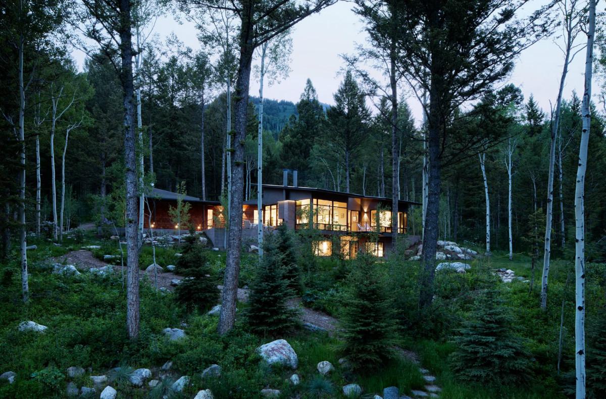 fish-creek-compound-carney-logan-burke_dezeen_2364_col_9-1704x1122.jpg