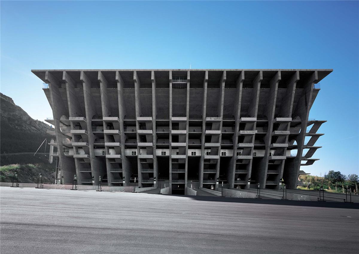 不朽的风貌，冲击的力量感——布拉加市政球场 / Eduardo Souto de Moura