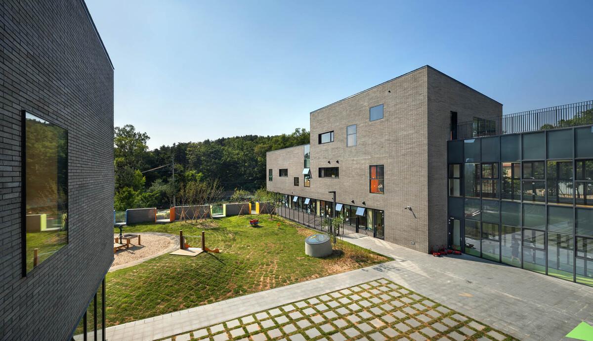 拥抱阳光，与自然相融——Naver Imae幼儿园 / D•LIM Architects