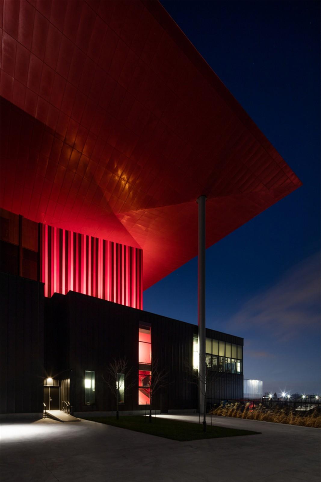 一抹妖娆的红——Amphithéâtre Cogeco露天剧场