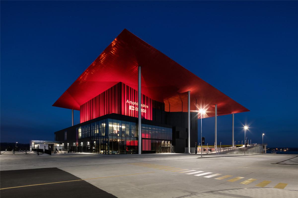 一抹妖娆的红——Amphithéâtre Cogeco露天剧场