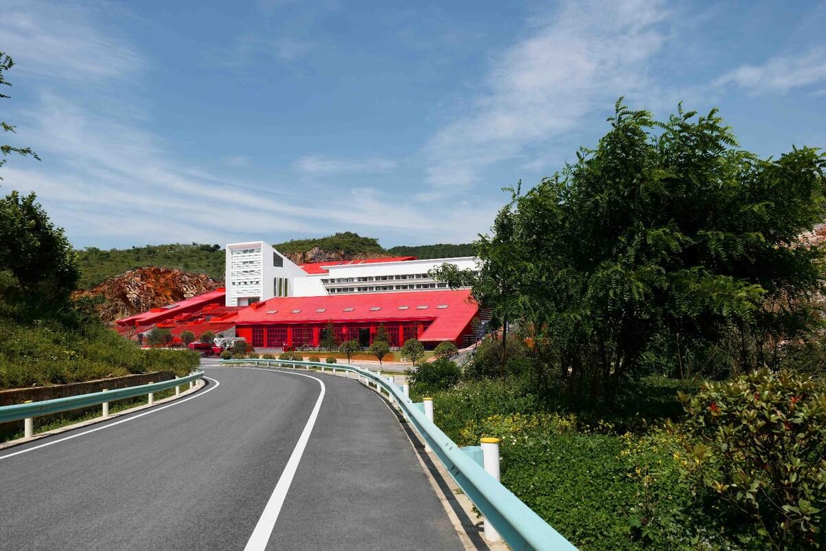 贵安新区大学城消防应急救援中心 / 西线工作室