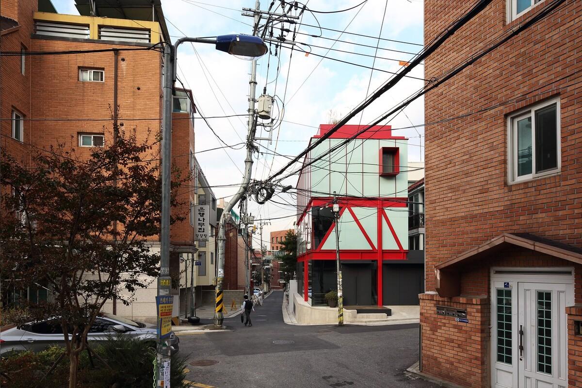 微型宇宙：生活与工作交汇的多层次“建筑”系统