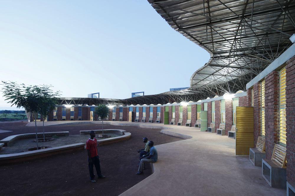 中央共享庭院 ——肖尔格中学 / Kéré Architecture