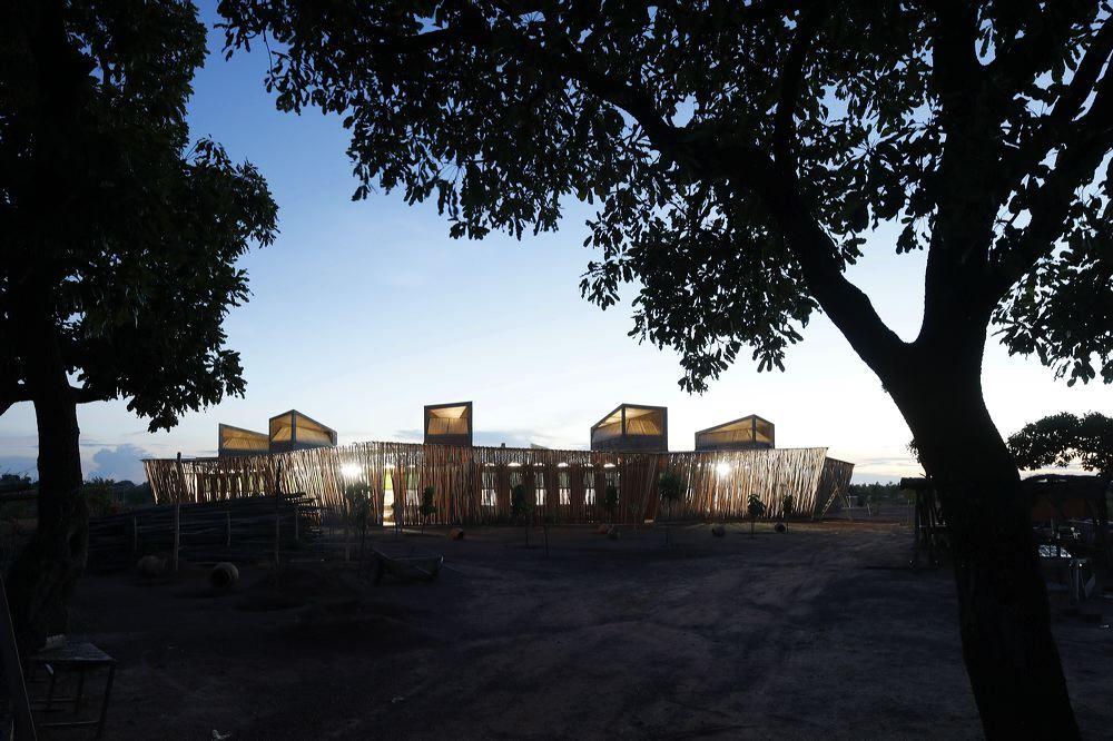 中央共享庭院 ——肖尔格中学 / Kéré Architecture
