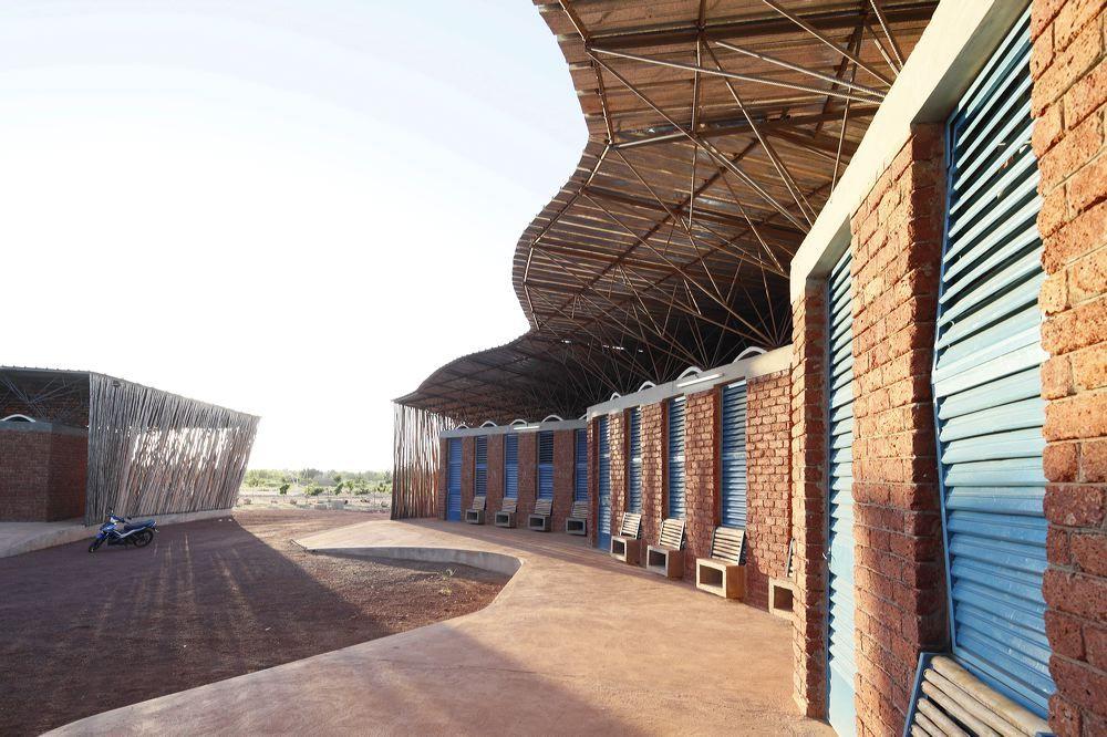 中央共享庭院 ——肖尔格中学 / Kéré Architecture