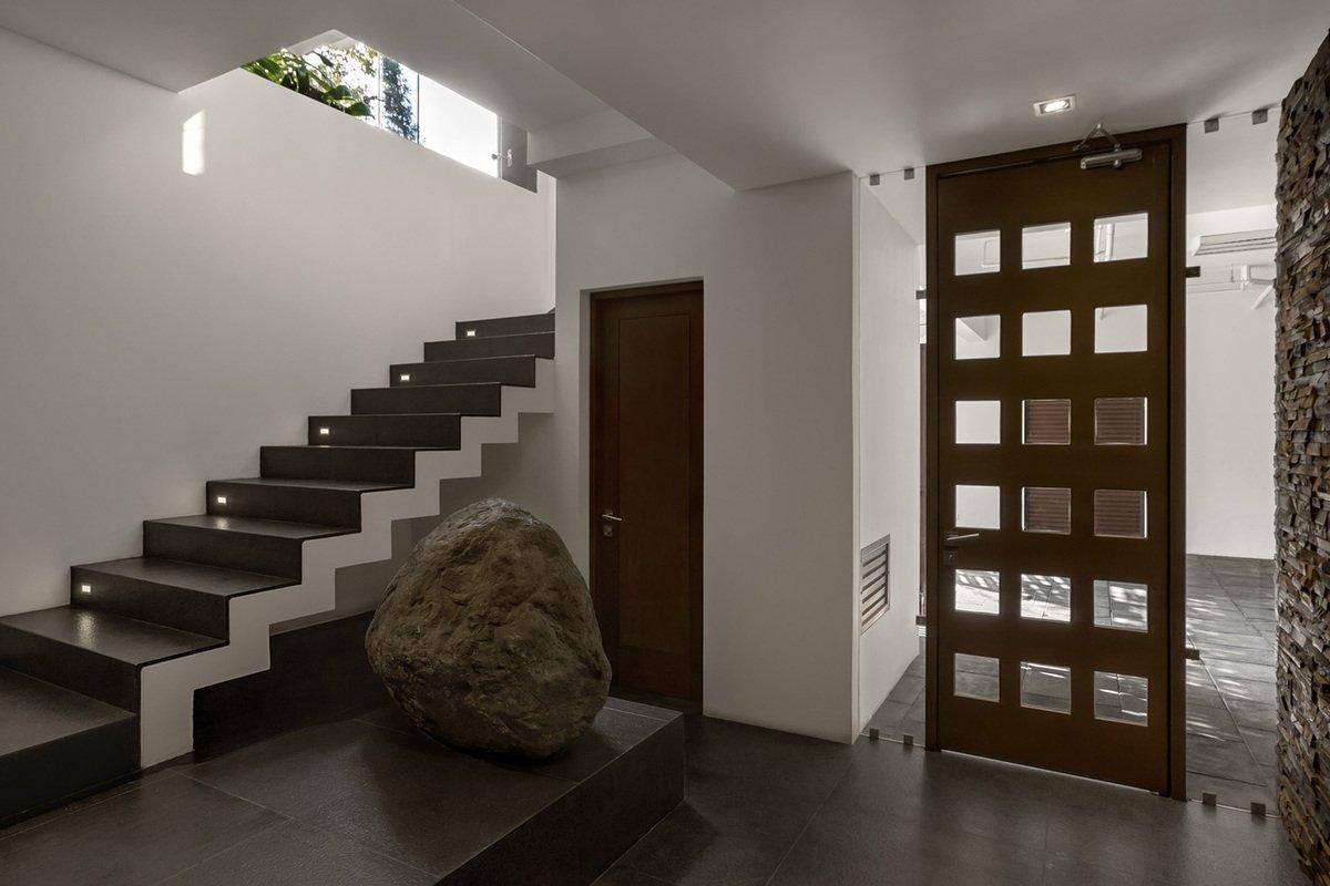 曲径通幽，草木深处的自然之家  / Valls Arquitectos