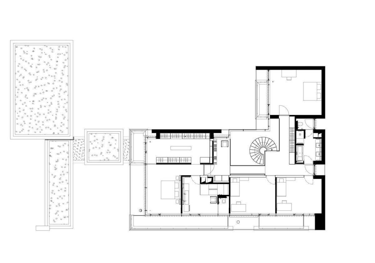 山坡上明亮的玻璃房子 / Fuchs Wacker Architekten