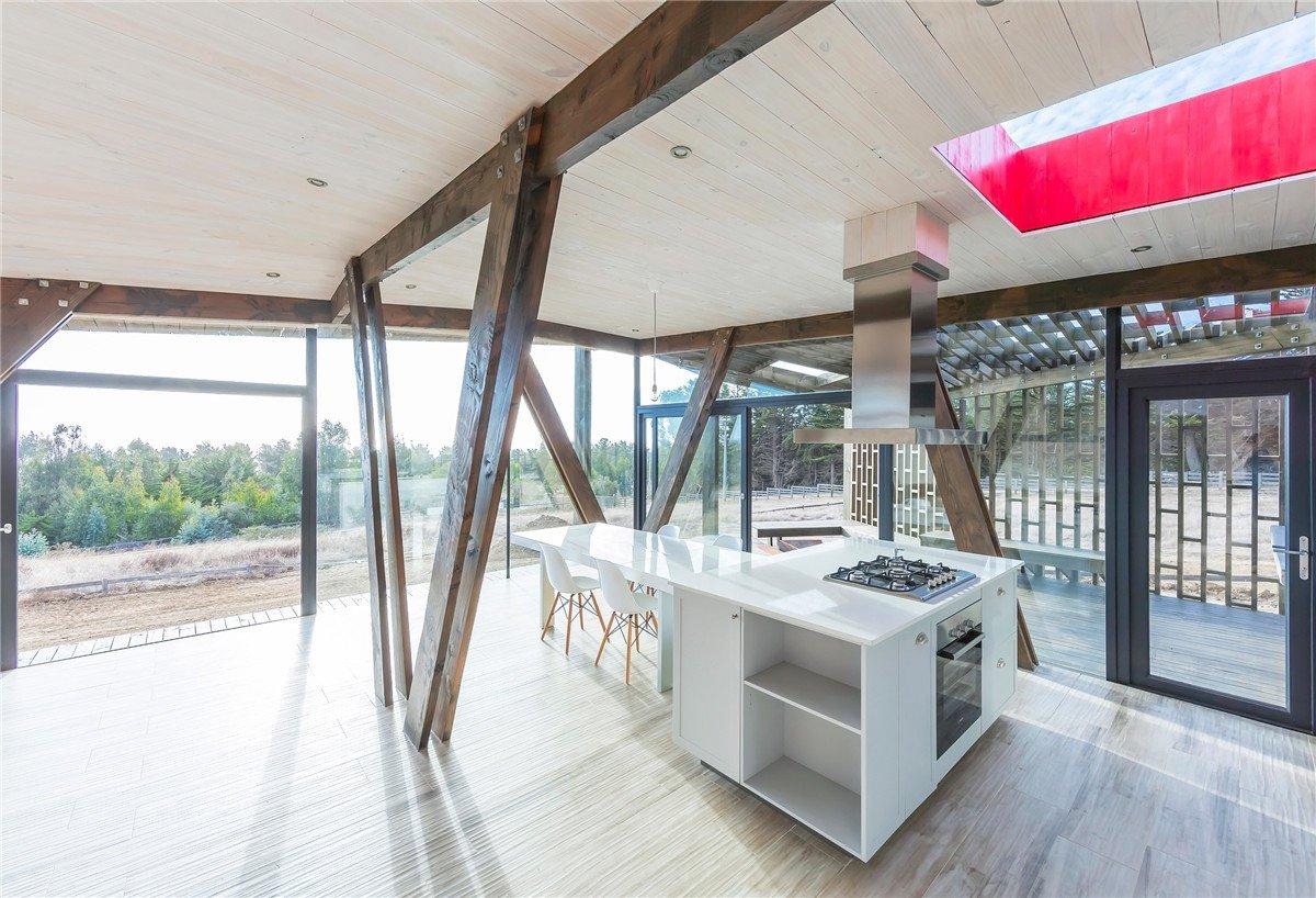 在家中欣赏大海的美景，同时家也是海边的一道风景——智利海滨住宅 / LAND Arquitectos