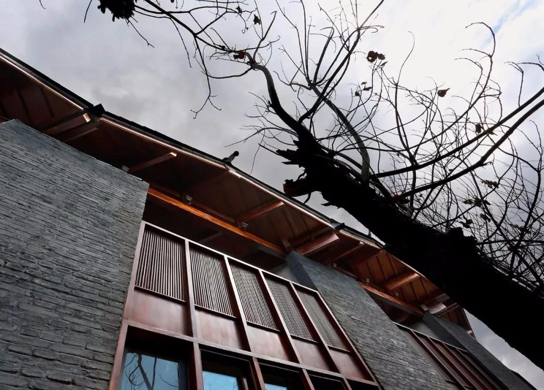 甲方预算有限！在建筑师的努力下，他们花300万在丽江古城造了一个客栈