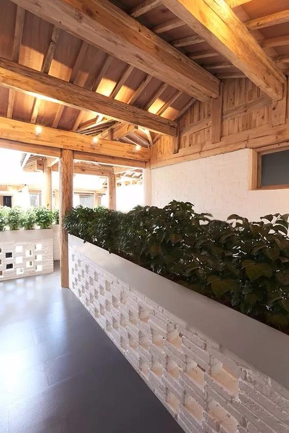 甲方预算有限！在建筑师的努力下，他们花300万在丽江古城造了一个客栈