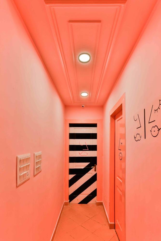 粉红建筑的‘斑马套装’ / Renesa Architecture Design Interiors