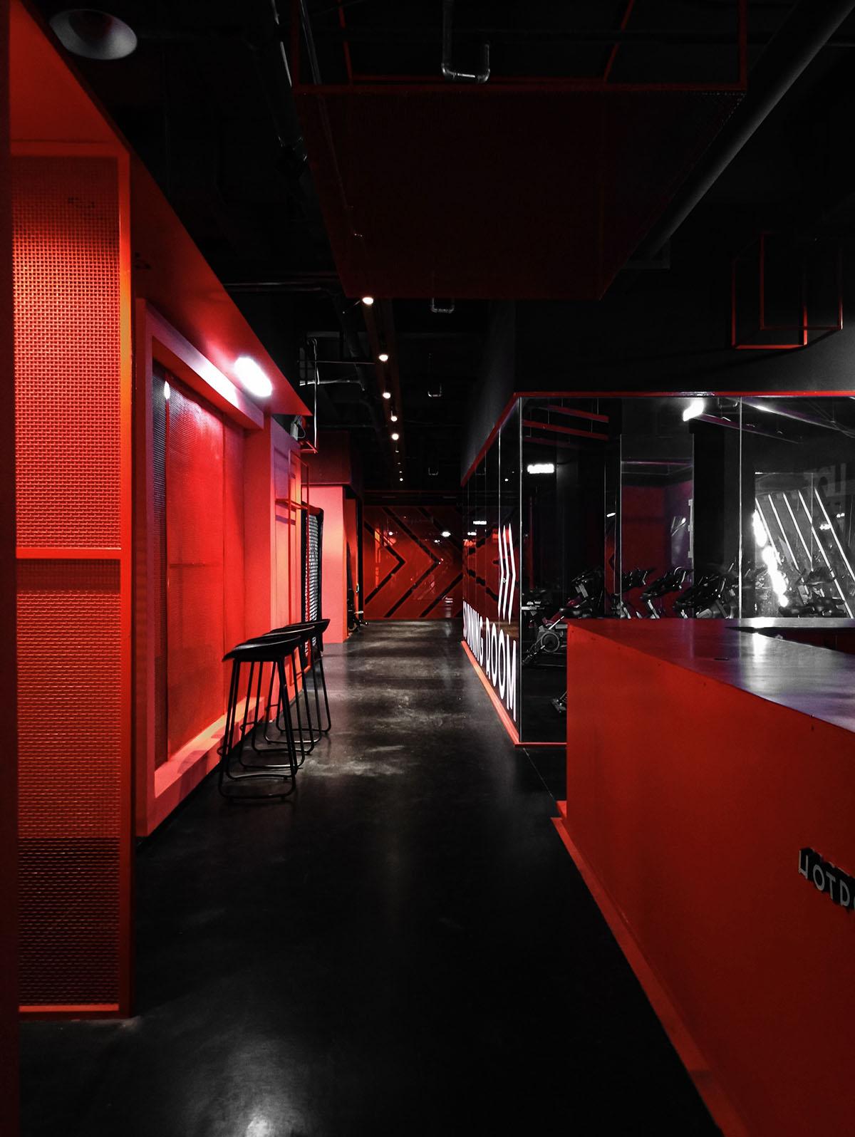 非黑即红的网红打卡圣地—HOTPOT GYM 火锅健身