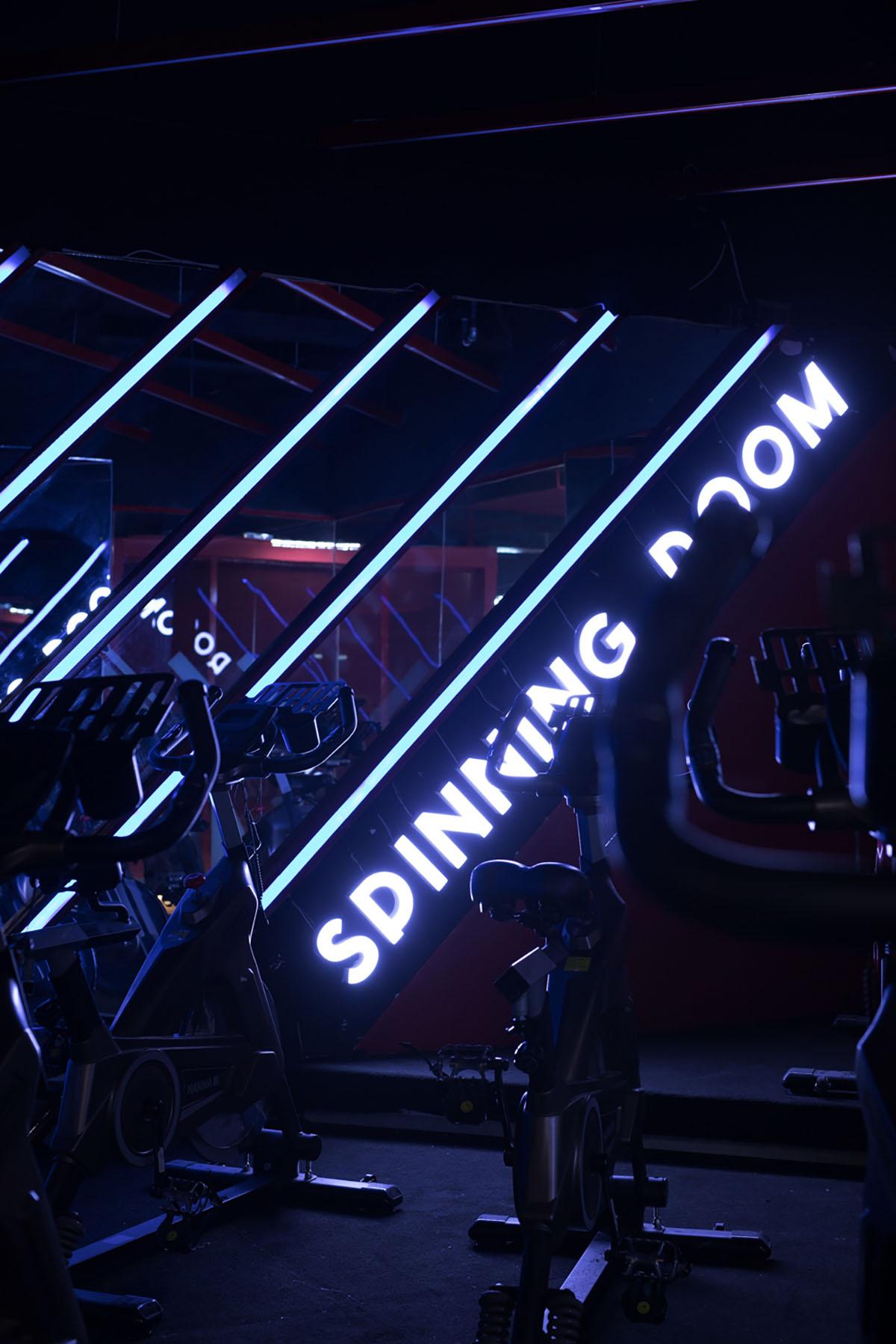 非黑即红的网红打卡圣地—HOTPOT GYM 火锅健身