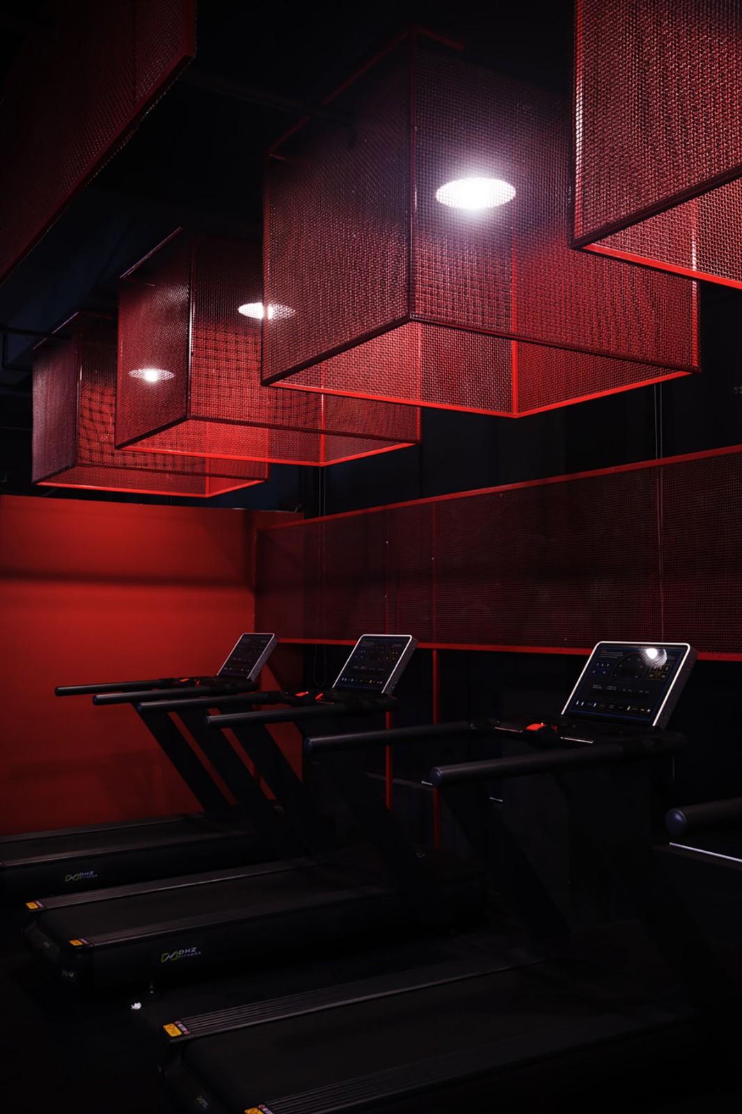 非黑即红的网红打卡圣地—HOTPOT GYM 火锅健身
