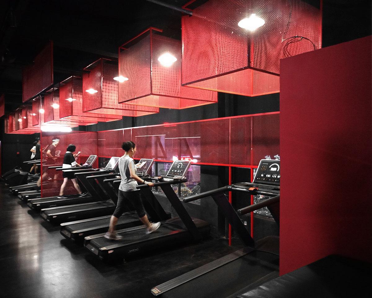 非黑即红的网红打卡圣地—HOTPOT GYM 火锅健身