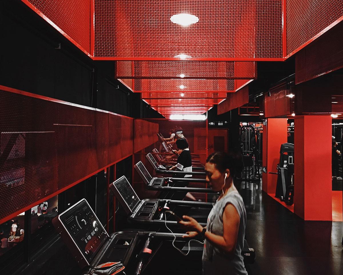 非黑即红的网红打卡圣地—HOTPOT GYM 火锅健身
