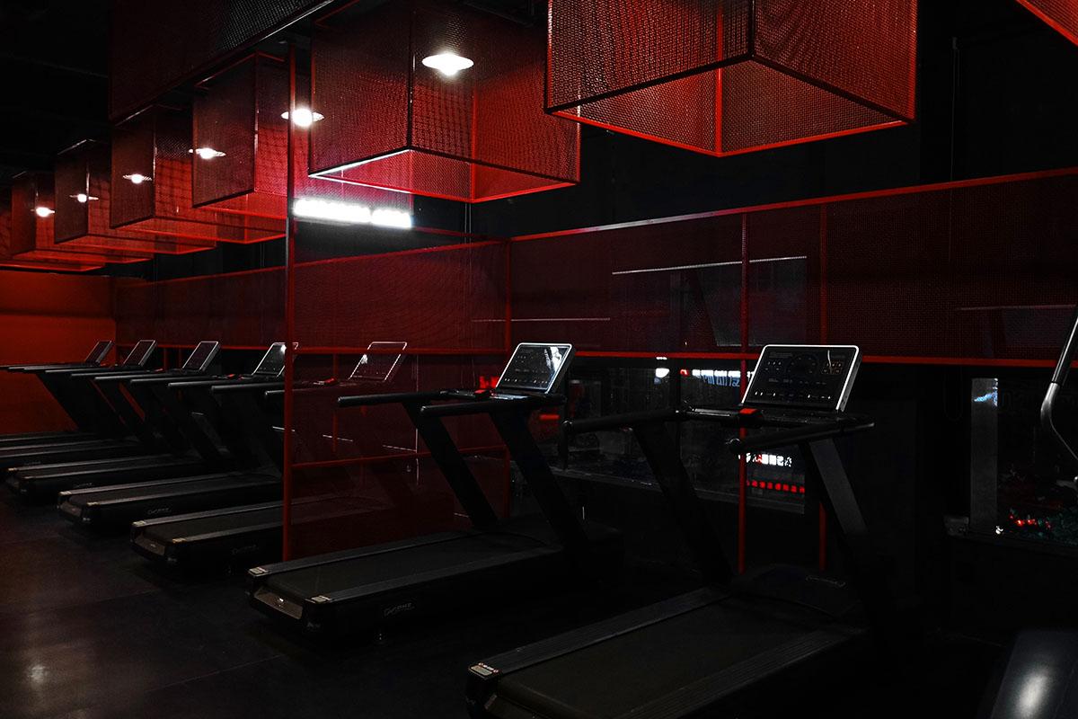 非黑即红的网红打卡圣地—HOTPOT GYM 火锅健身