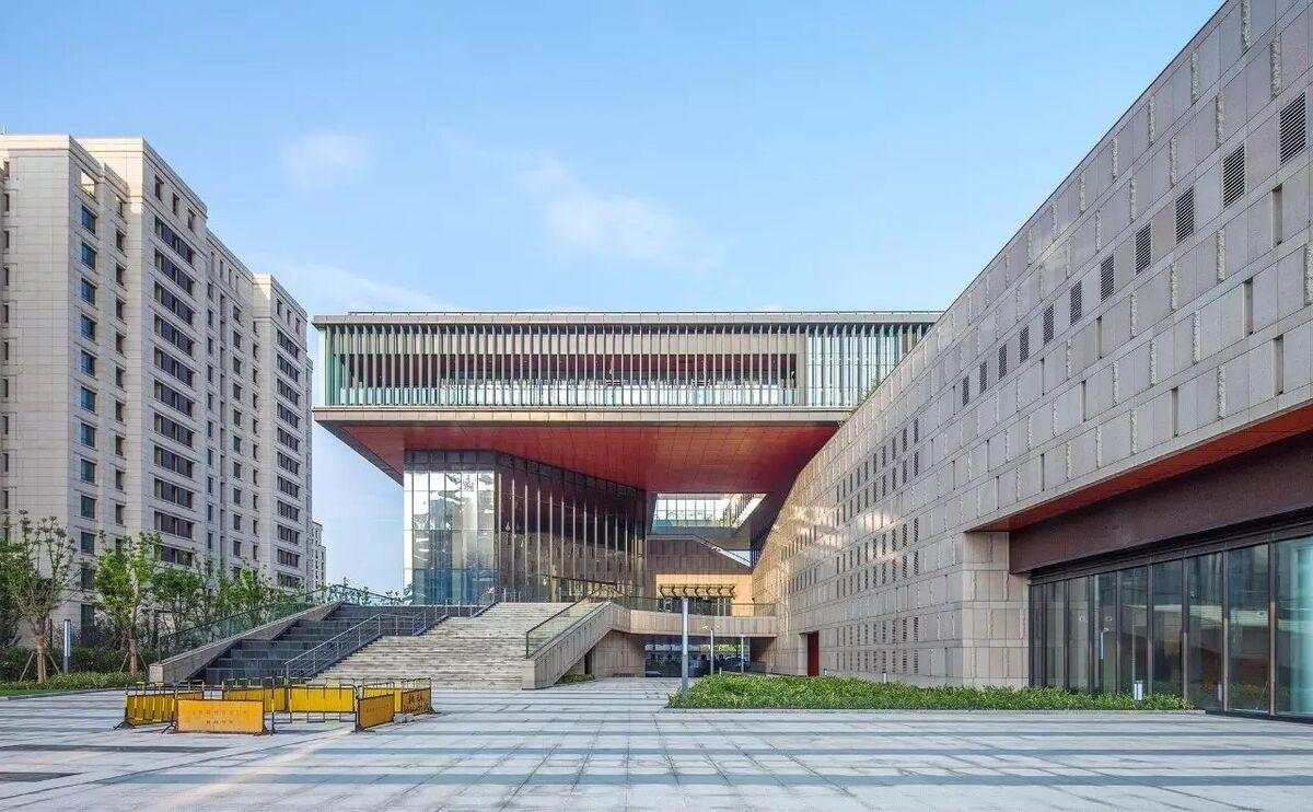 用十年,书写一份执着——上海外高桥文化艺术中心