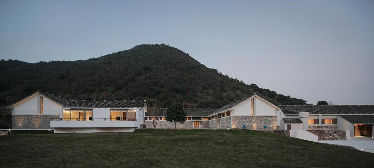 由7栋建筑改造而成的精品民宿 — 胡陈粮仓度假酒店 
