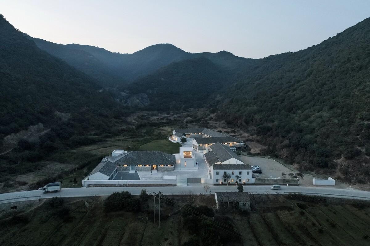 由7栋建筑改造而成的精品民宿 — 胡陈粮仓度假酒店 