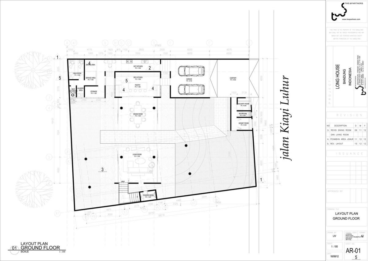 三个体量相互堆叠而成的印尼长屋住宅