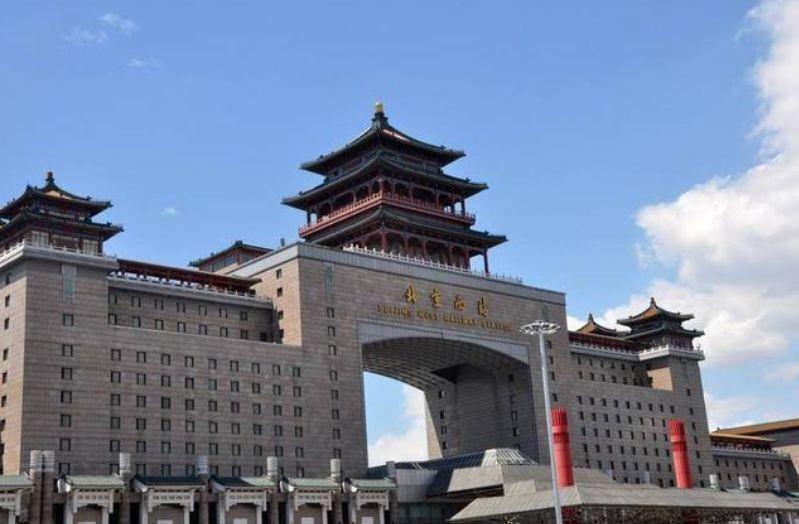 在北京西站和优秀高铁站之间，还差了几个北京南站？