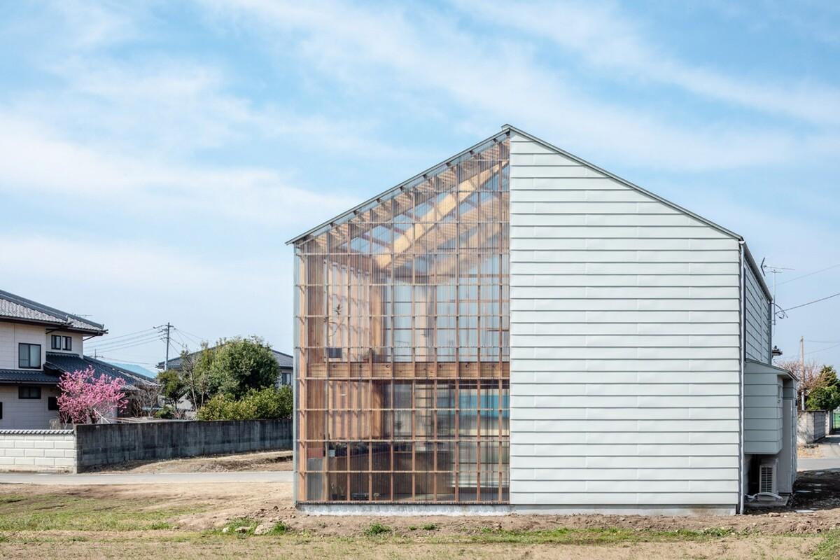 一半明媚一半忧伤，将阳光绿植纳入诗意空间的日本住宅！