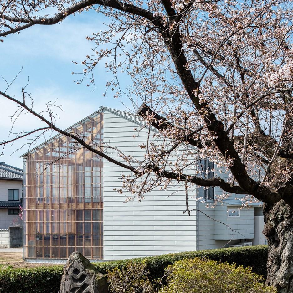 一半明媚一半忧伤，将阳光绿植纳入诗意空间的日本住宅！