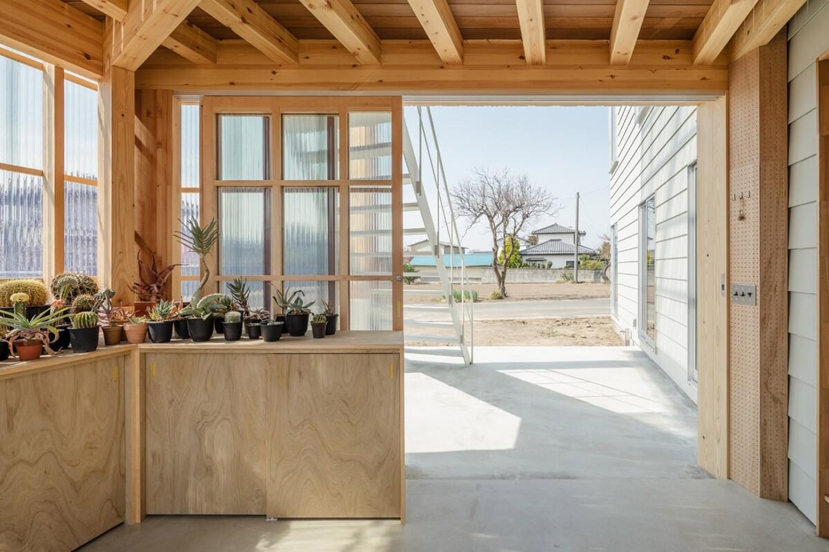 一半明媚一半忧伤，将阳光绿植纳入诗意空间的日本住宅！