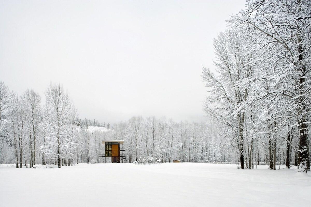大自然的取景器，山中雪原的钢制小屋/三角洲住宅