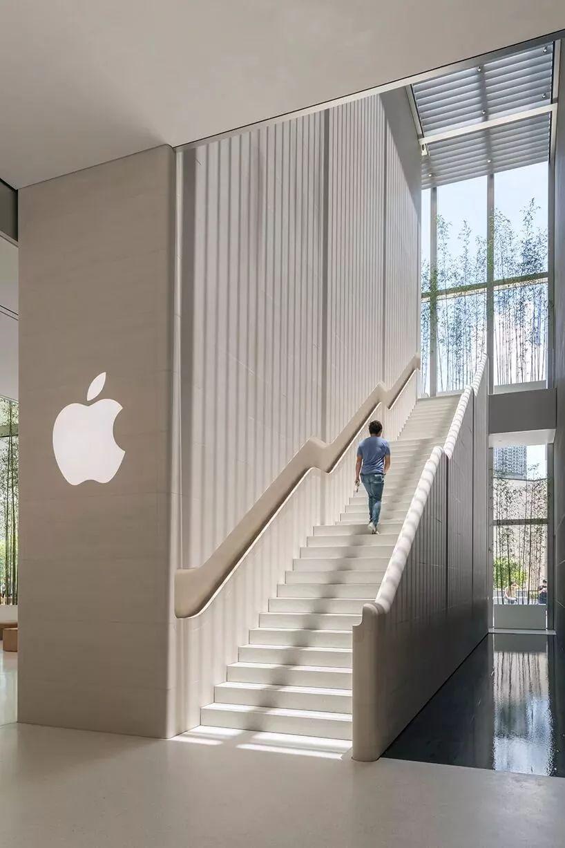 比买iphone手机更重要的，是逛苹果的地标