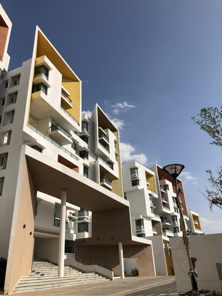 跳跃在建筑上的彩色透视框——“园畔”老年公寓