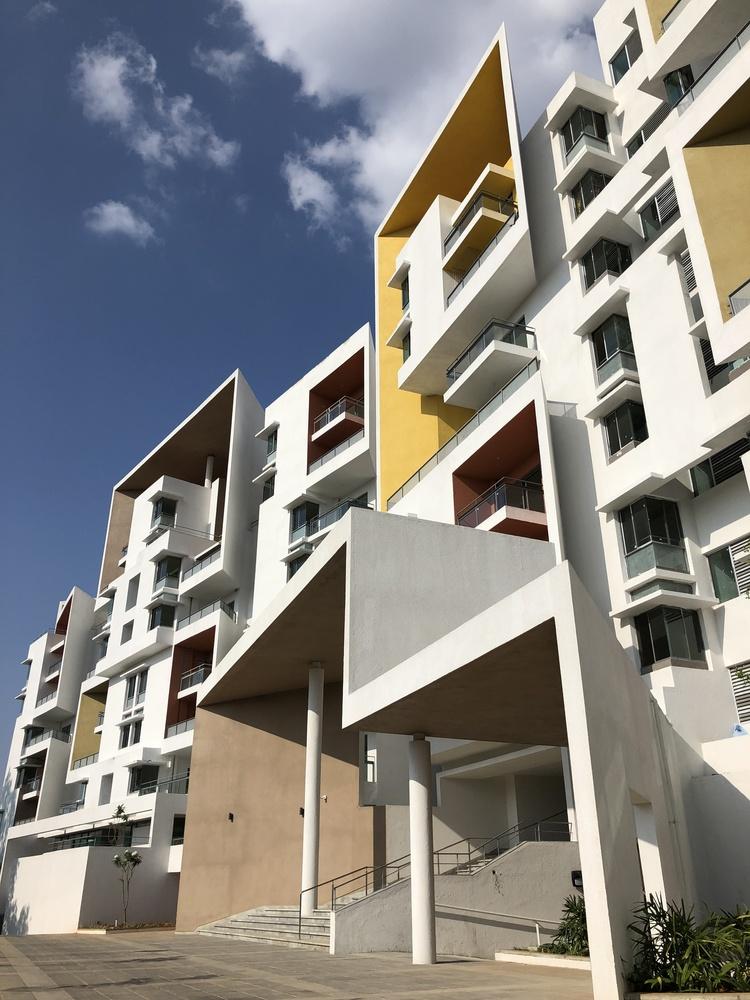 跳跃在建筑上的彩色透视框——“园畔”老年公寓