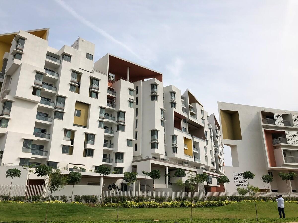 跳跃在建筑上的彩色透视框——“园畔”老年公寓