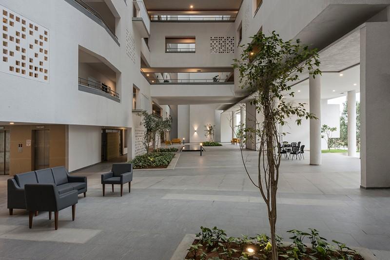 跳跃在建筑上的彩色透视框——“园畔”老年公寓