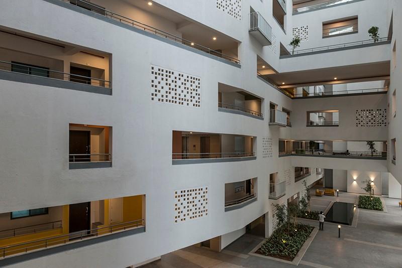 跳跃在建筑上的彩色透视框——“园畔”老年公寓